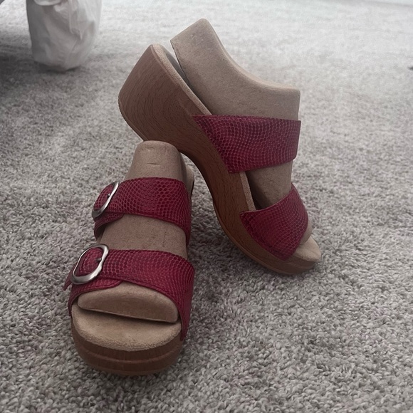 Dansko Sophie Red Double Strap Snake Platform Slip on Sandal Women SZ 37 - Picture 3 of 9